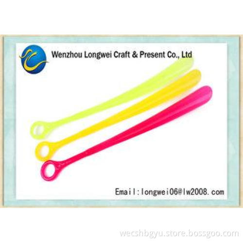 Eco friendly PP plastic shoe horn with round handle , Offse